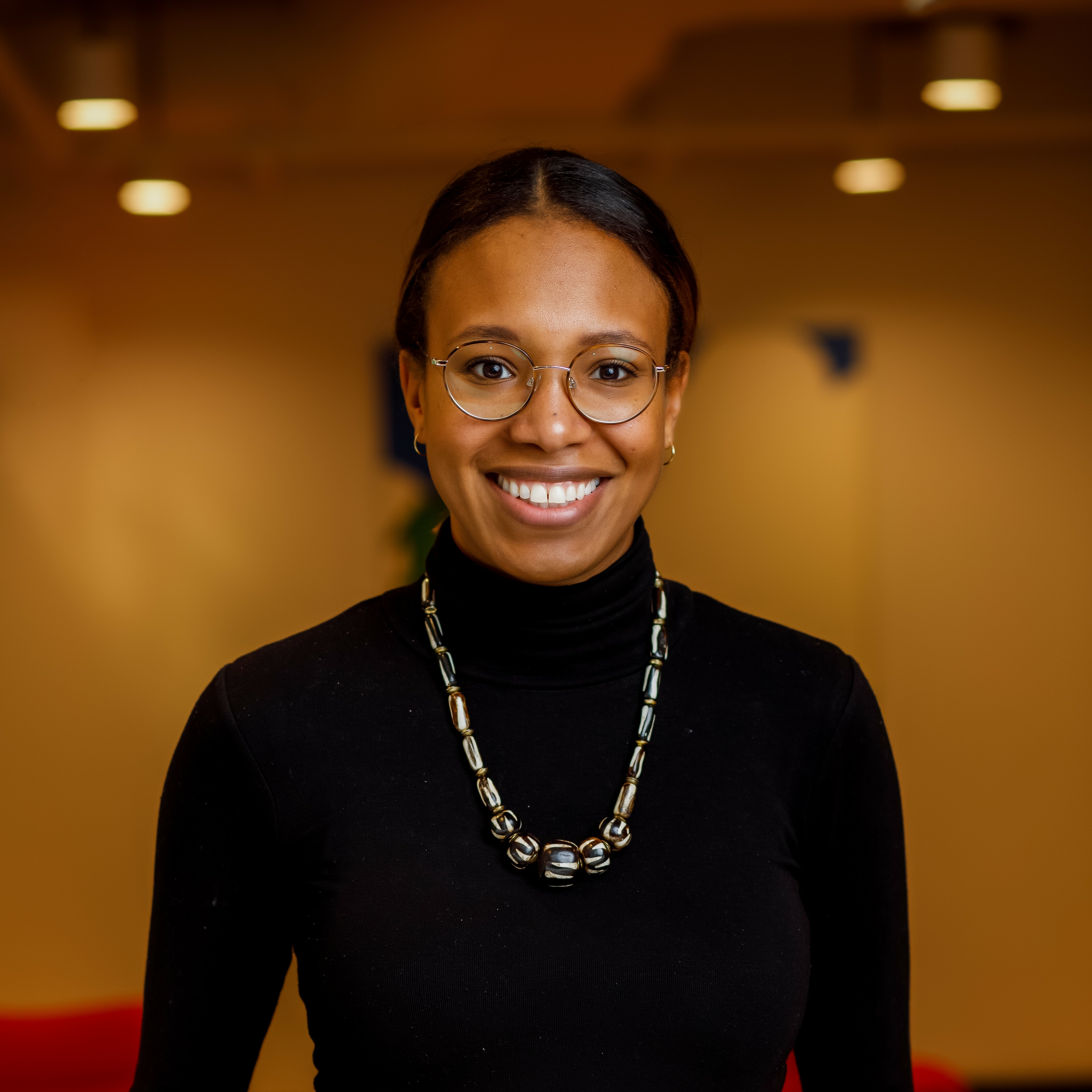 Erin Headshots 55 sq